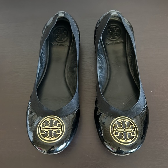 TORY BURCH Patent Caroline Ballet Flats Black Leather Gold Logo Sz 8 - Picture 4 of 9